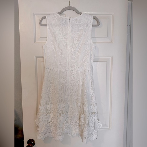 Sachin & Babi Sleeveless Aline Sheath Dress w/ 3D Lace Appliqué- white, size 10 - Picture 5 of 11